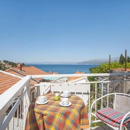 Mira -one Bedroom With Terrace And Sea View A1 Apartment Splitska