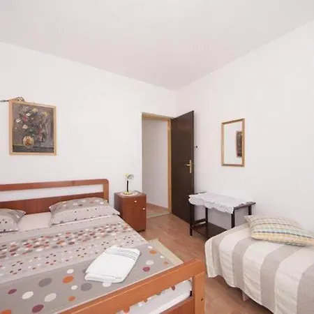 Apartment Mira -one Bedroom With Terrace And Sea View A1