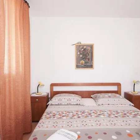 Apartment Mira -one Bedroom With Terrace And Sea View A1 Splitska